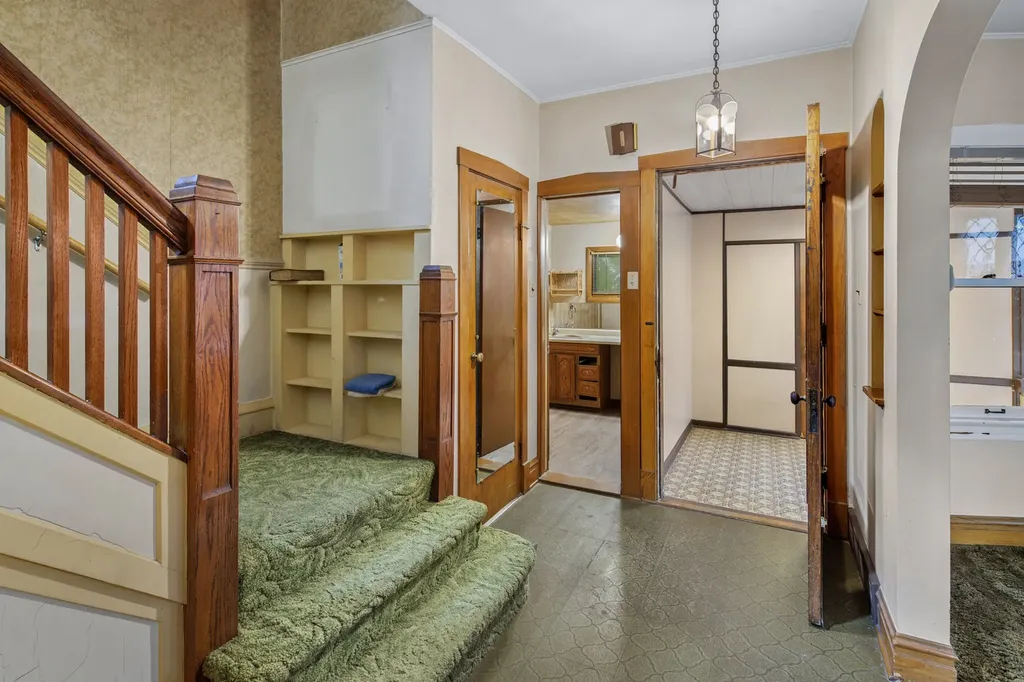 5325 West Berteau Avenue Chicago IL 60641