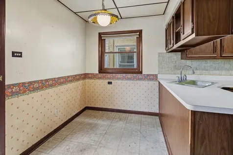 5325 West Berteau Avenue Chicago IL 60641