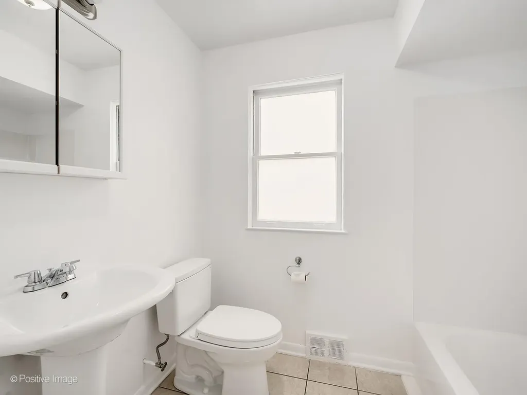 7516 North California Avenue Chicago IL 60645