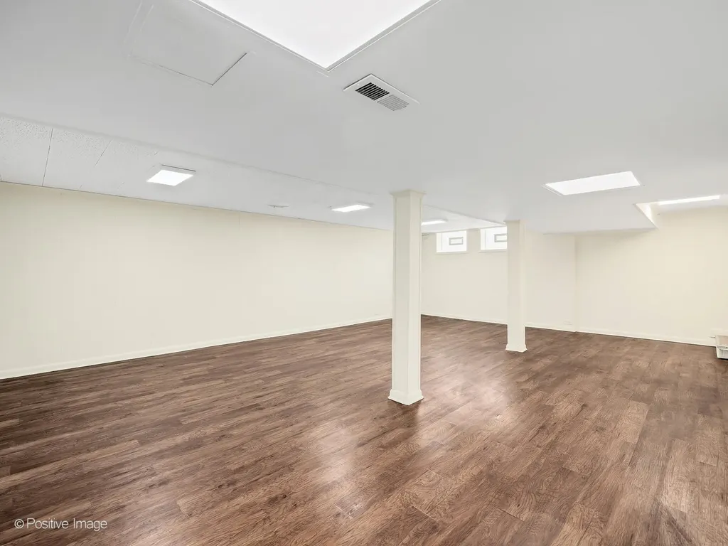 7516 North California Avenue Chicago IL 60645