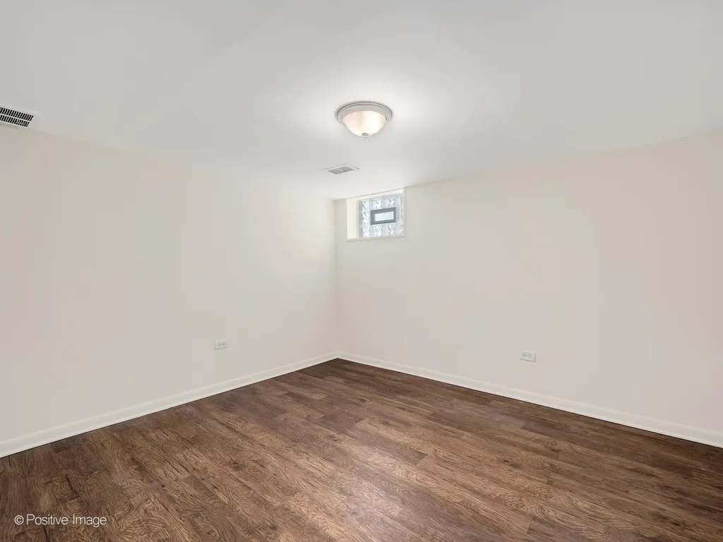7516 North California Avenue Chicago IL 60645