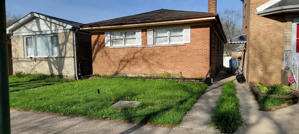 7516 North California Avenue Chicago IL 60645