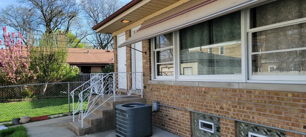 7516 North California Avenue Chicago IL 60645