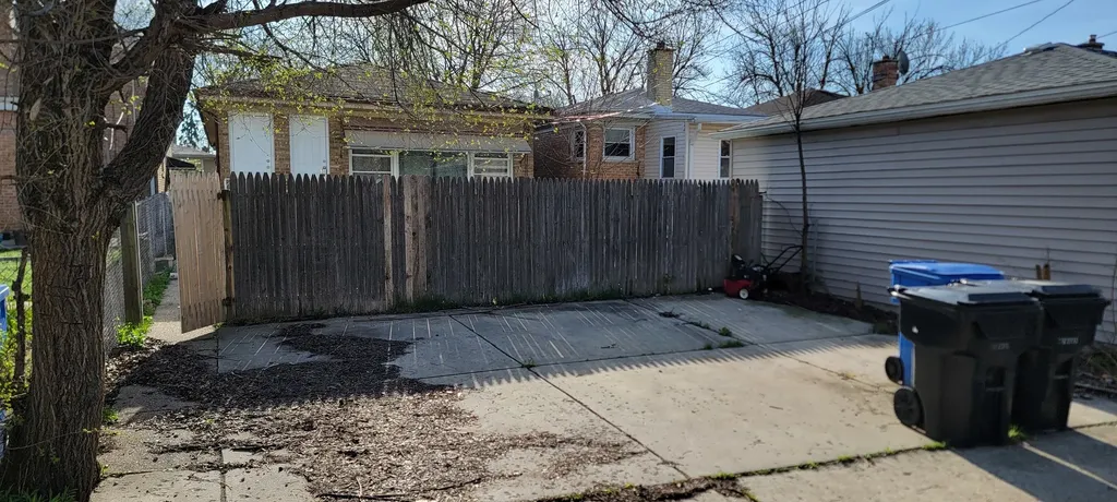 7516 North California Avenue Chicago IL 60645