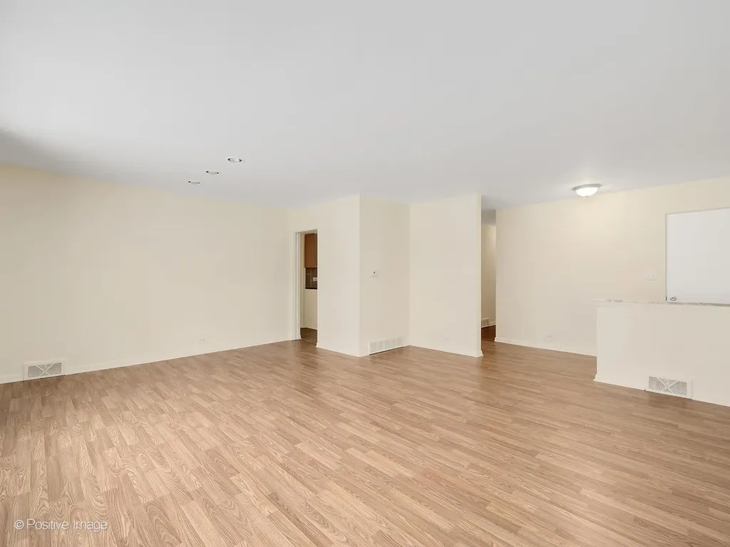 7516 North California Avenue Chicago IL 60645