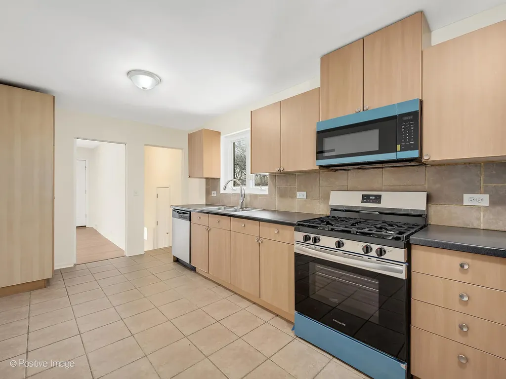 7516 North California Avenue Chicago IL 60645