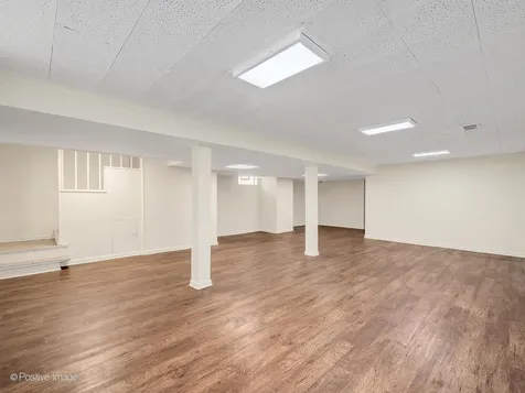 7516 North California Avenue Chicago IL 60645