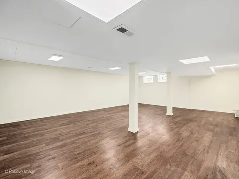 7516 North California Avenue Chicago IL 60645