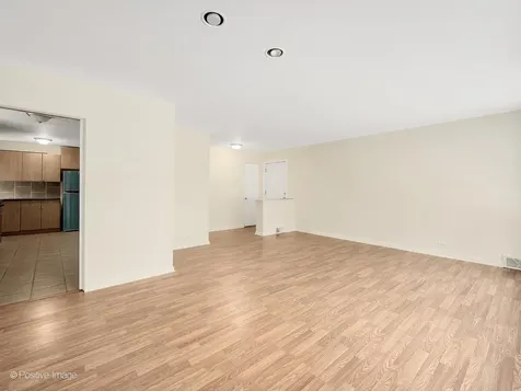 7516 North California Avenue Chicago IL 60645