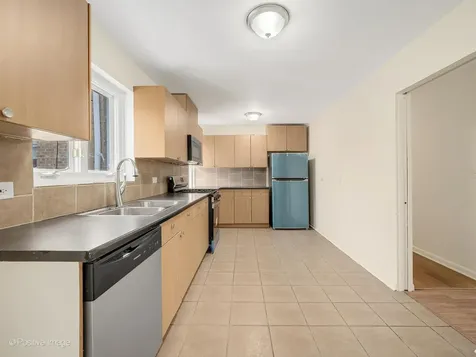 7516 North California Avenue Chicago IL 60645