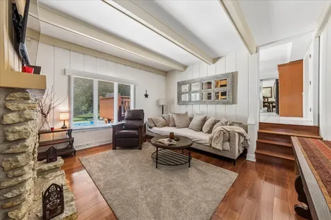 2244 Country Knoll Lane Elgin IL 60123