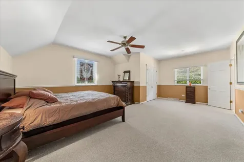 2244 Country Knoll Lane Elgin IL 60123