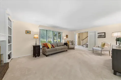 2244 Country Knoll Lane Elgin IL 60123