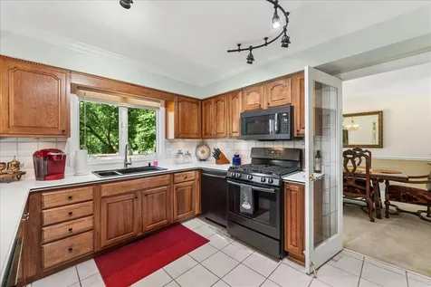 2244 Country Knoll Lane Elgin IL 60123