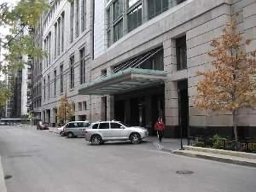 130 North Garland Court Chicago IL 60603