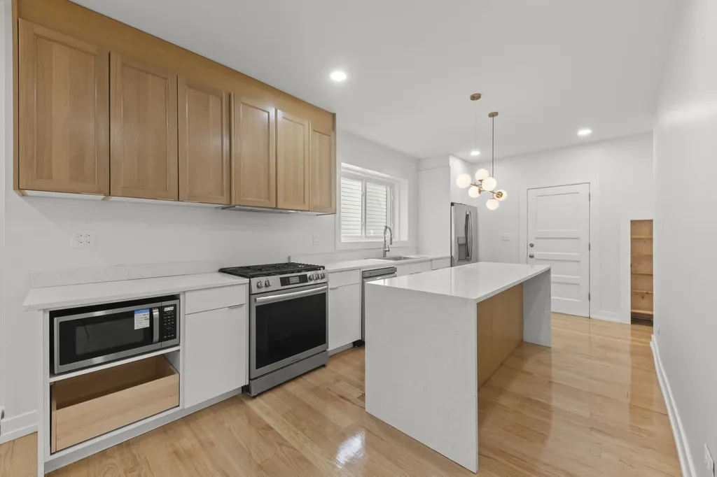 5359 West Potomac Avenue Chicago IL 60651