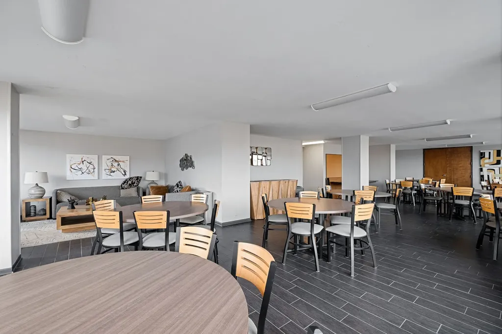 5445 North Sheridan Road Chicago IL 60640