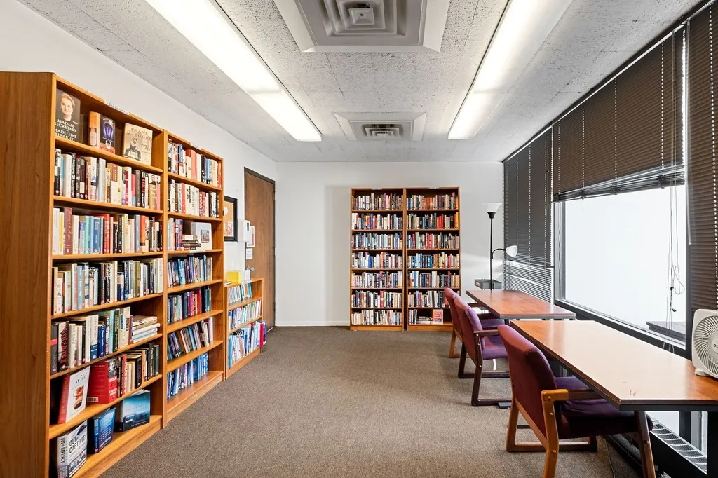 5445 North Sheridan Road Chicago IL 60640