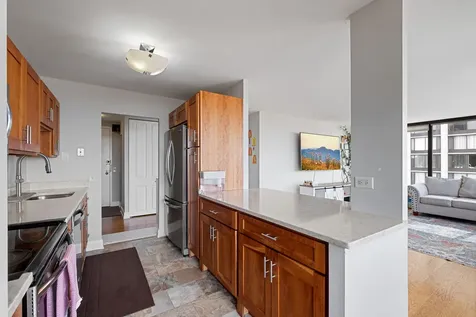 5445 North Sheridan Road Chicago IL 60640