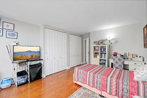 5445 North Sheridan Road Chicago IL 60640
