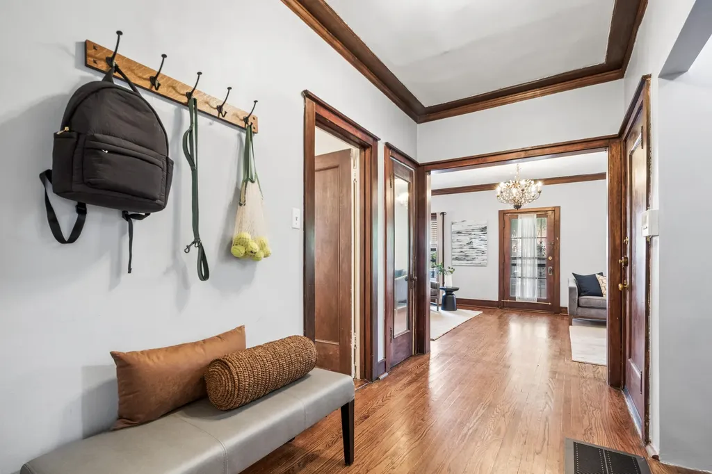 817 West Lawrence Avenue Chicago IL 60640