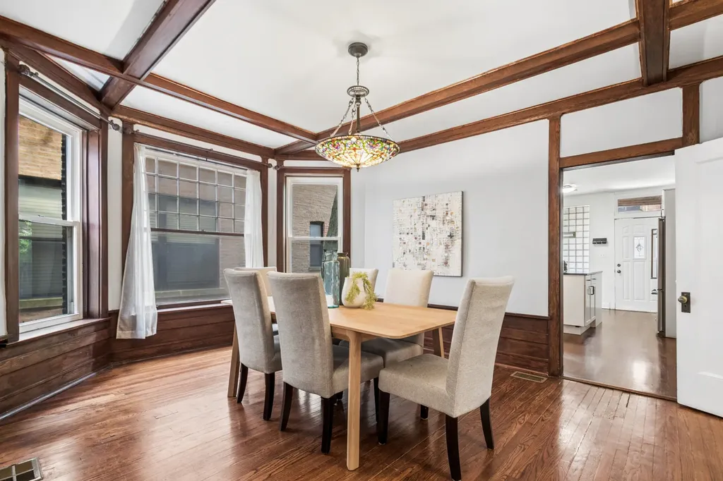 817 West Lawrence Avenue Chicago IL 60640