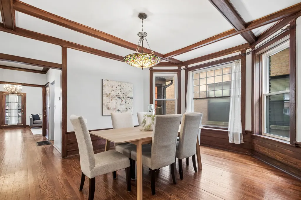 817 West Lawrence Avenue Chicago IL 60640
