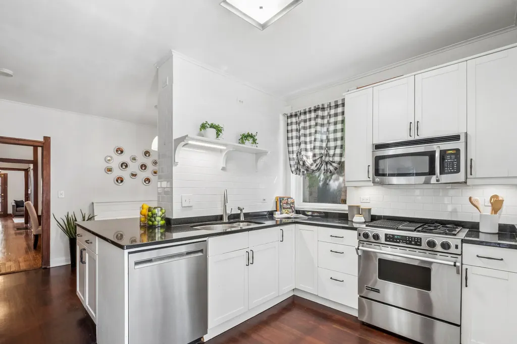 817 West Lawrence Avenue Chicago IL 60640