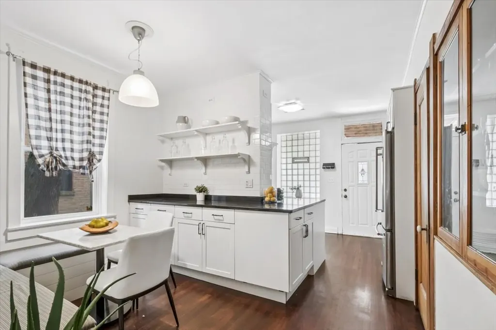 817 West Lawrence Avenue Chicago IL 60640