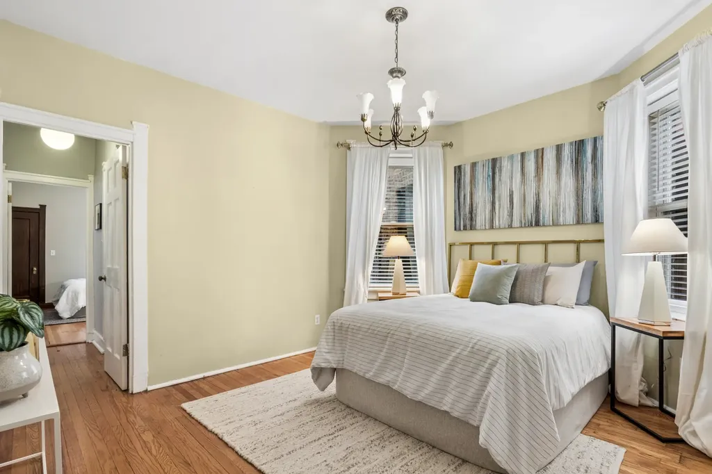 817 West Lawrence Avenue Chicago IL 60640