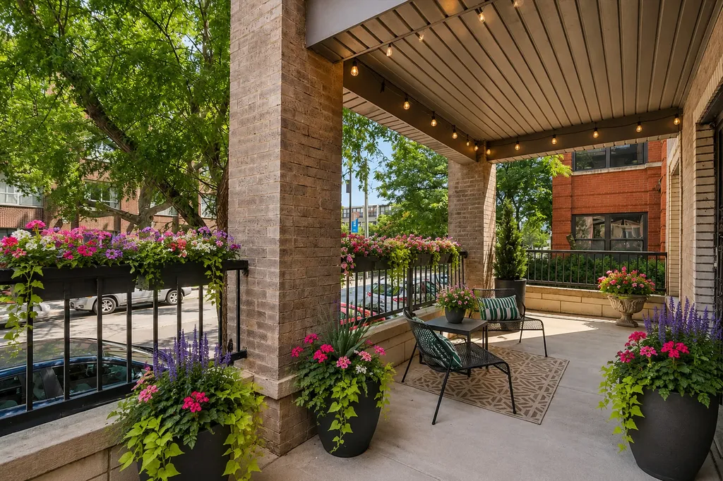 817 West Lawrence Avenue Chicago IL 60640