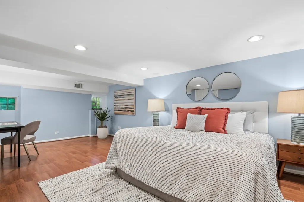 817 West Lawrence Avenue Chicago IL 60640
