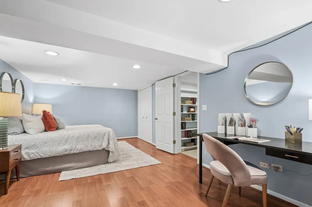 817 West Lawrence Avenue Chicago IL 60640