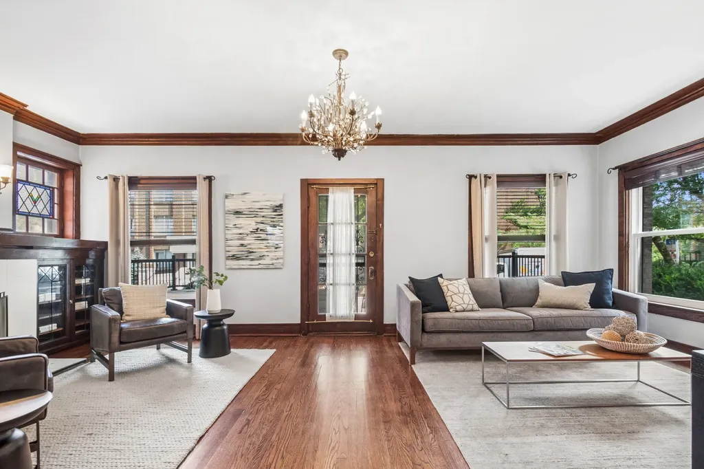 817 West Lawrence Avenue Chicago IL 60640