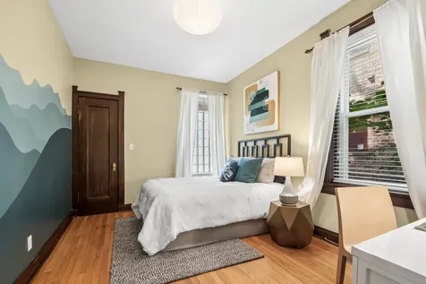817 West Lawrence Avenue Chicago IL 60640