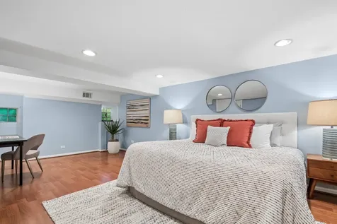 817 West Lawrence Avenue Chicago IL 60640