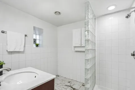 817 West Lawrence Avenue Chicago IL 60640
