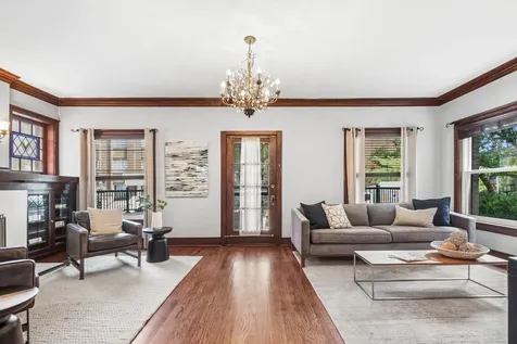 817 West Lawrence Avenue Chicago IL 60640