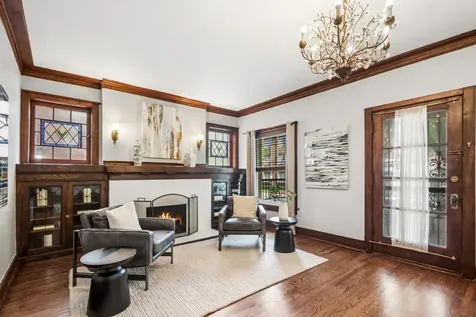 817 West Lawrence Avenue Chicago IL 60640