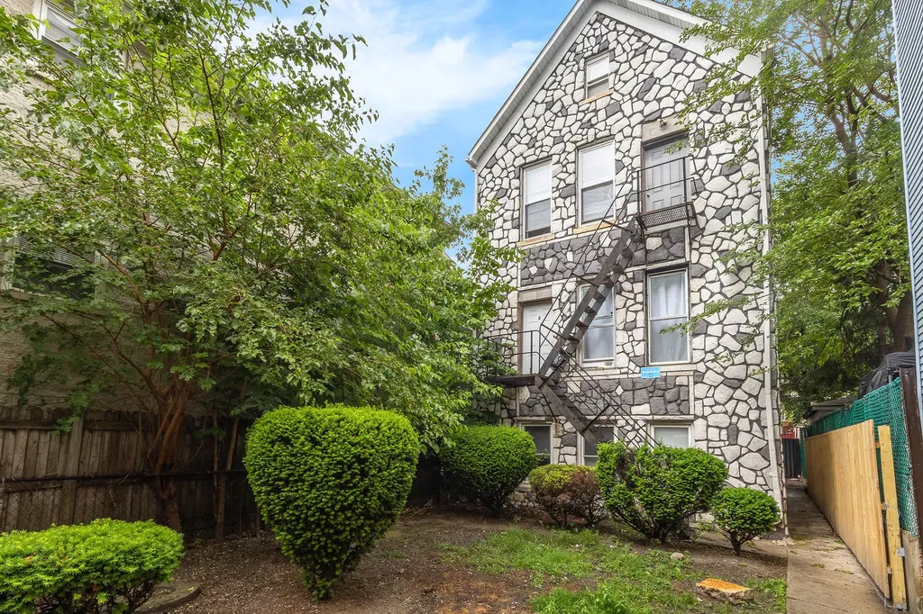 2243 South Sawyer Avenue Chicago IL 60623