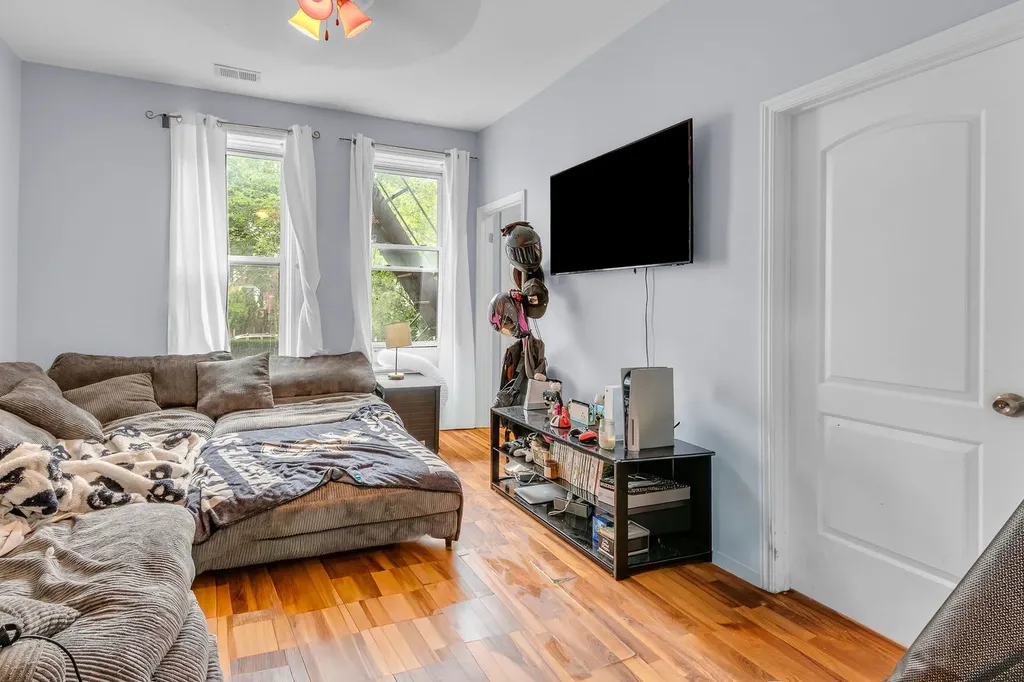 2243 South Sawyer Avenue Chicago IL 60623