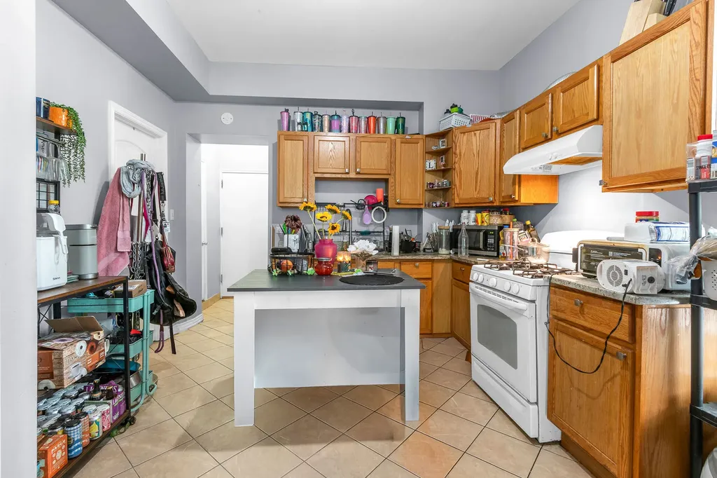 2243 South Sawyer Avenue Chicago IL 60623