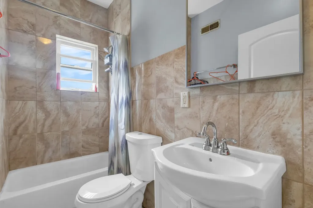 2243 South Sawyer Avenue Chicago IL 60623