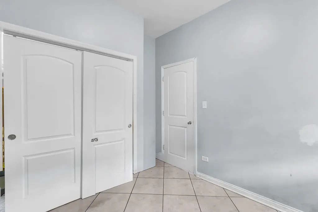 2243 South Sawyer Avenue Chicago IL 60623