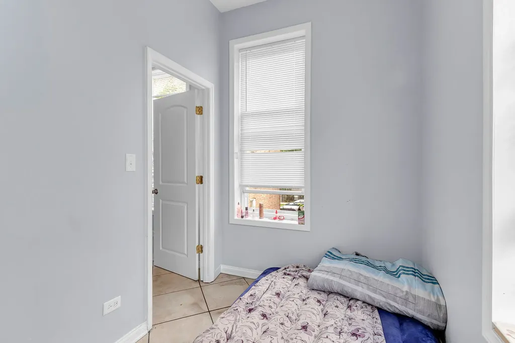 2243 South Sawyer Avenue Chicago IL 60623