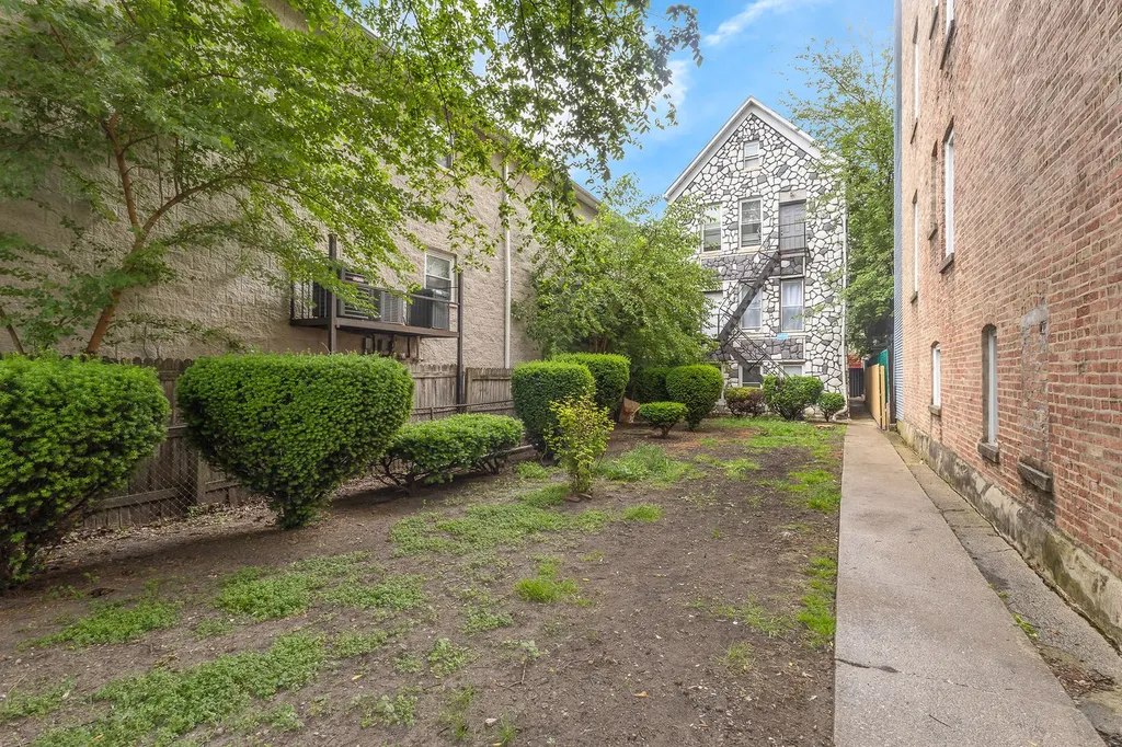 2243 South Sawyer Avenue Chicago IL 60623