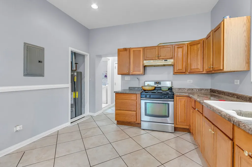 2243 South Sawyer Avenue Chicago IL 60623