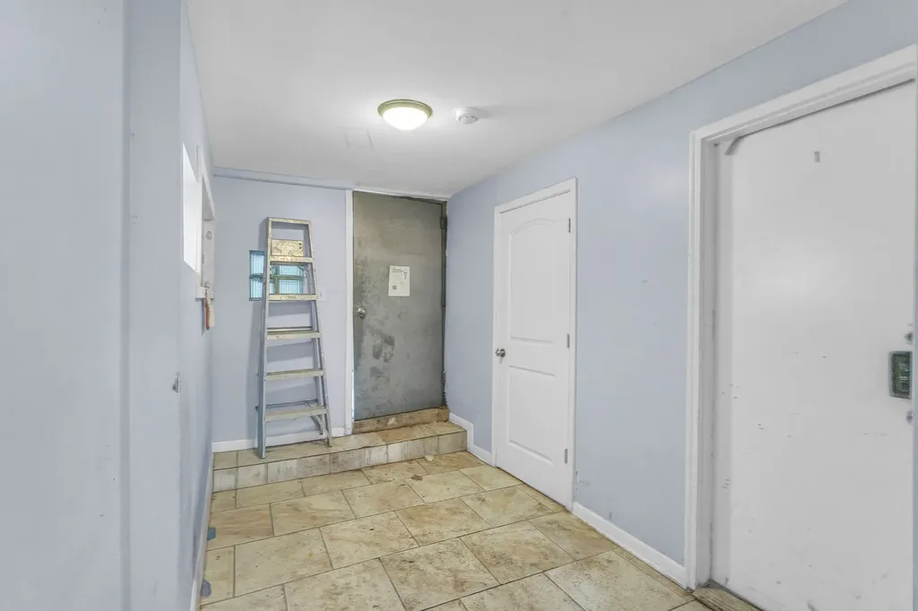 2243 South Sawyer Avenue Chicago IL 60623