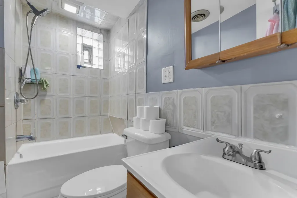 2243 South Sawyer Avenue Chicago IL 60623