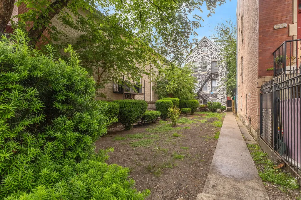 2243 South Sawyer Avenue Chicago IL 60623